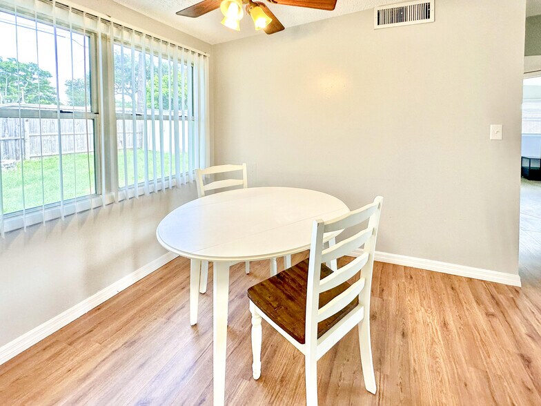 Building Photo - 12006 105th St