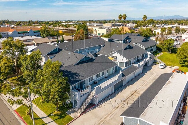 Building Photo - Fullerton Condo Near CSUF + Easy Freeway Access