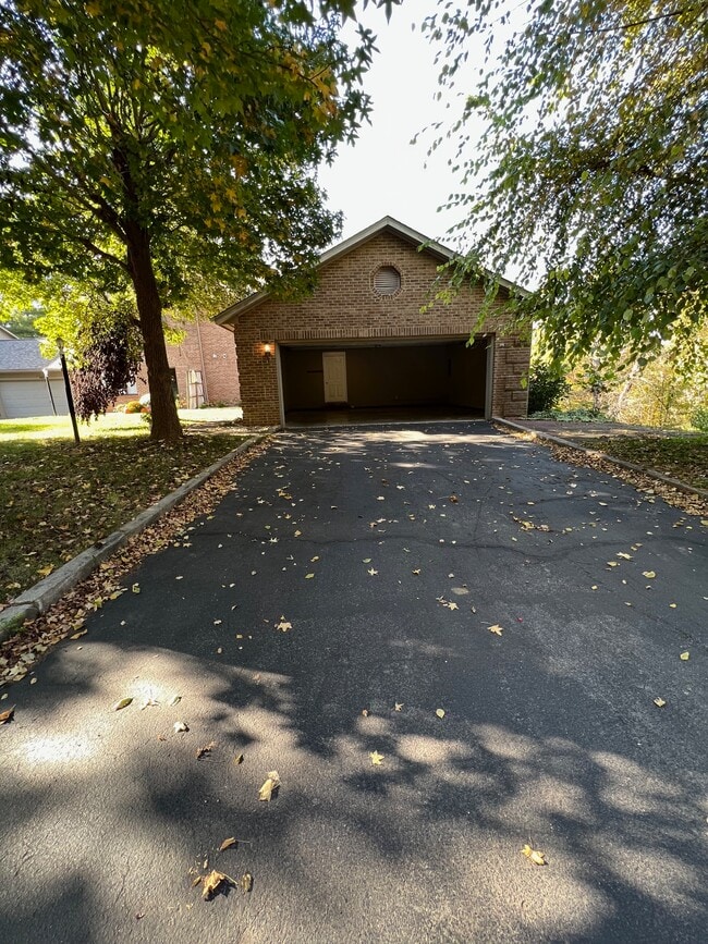 Building Photo - 3409 Fairway Dr
