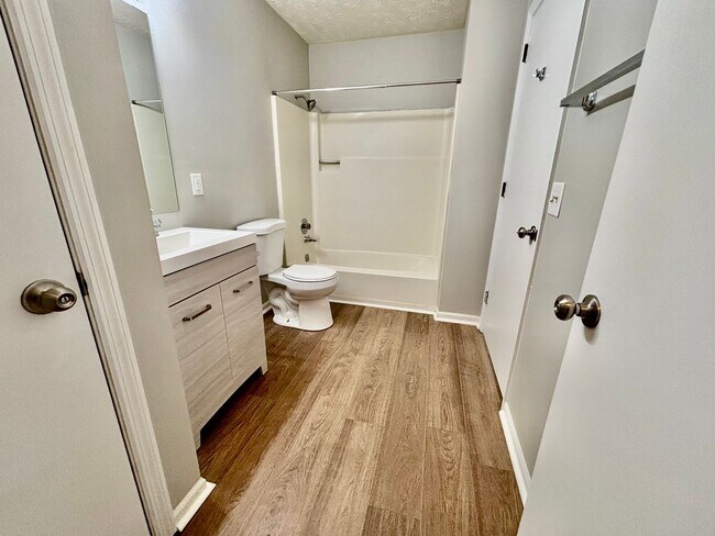 Building Photo - Move in now and pay NO RENT for the rest o...