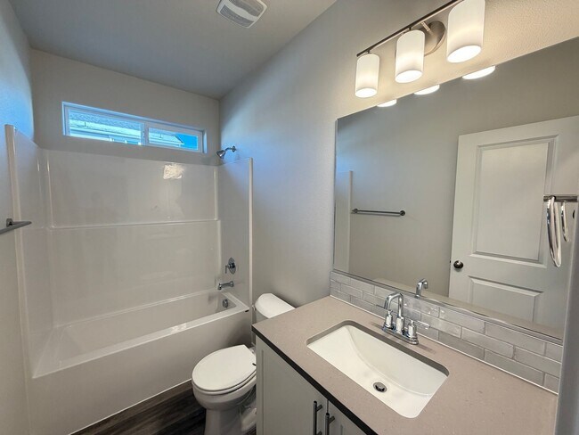 Building Photo - Brand New Hayden Home