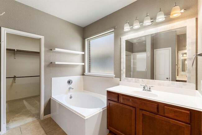 Building Photo - 2902 Lemmingham Dr