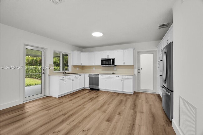 Building Photo - 6331 SW 62nd Terrace