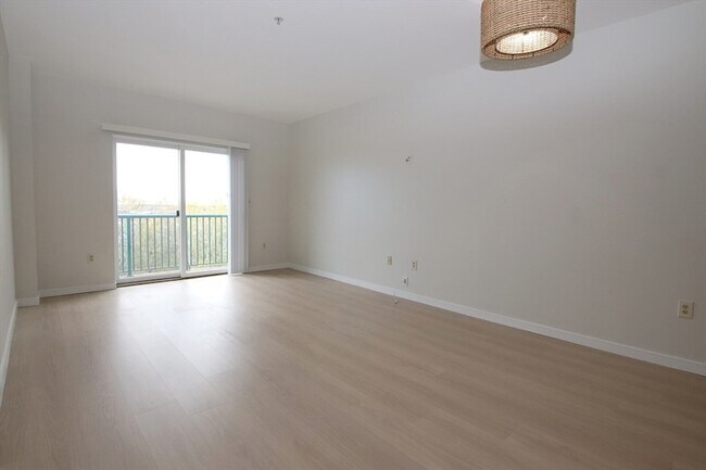 Building Photo - 175 Cottage St