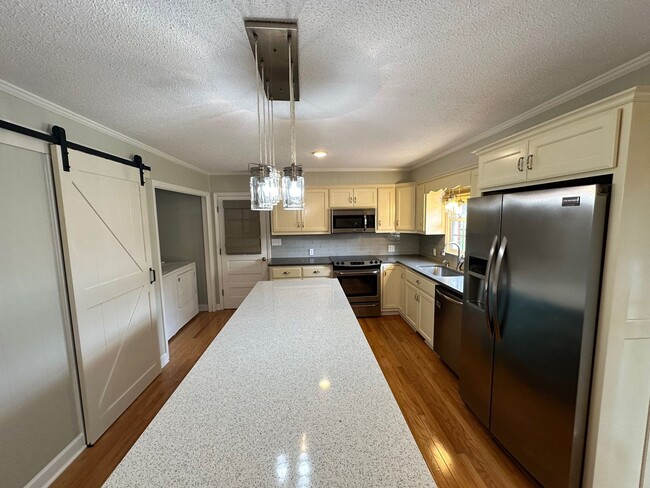 Building Photo - MOVE-IN READY! NO HUD NO SECTION 8