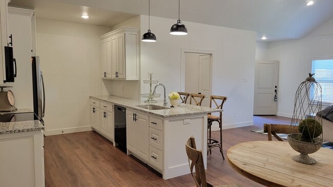 Building Photo - 7204 22nd Pl