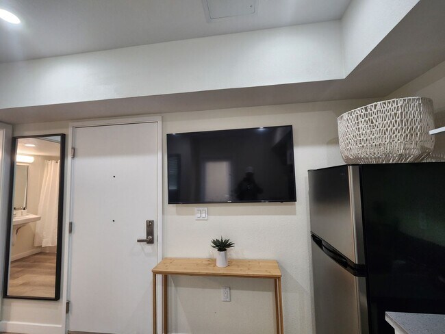 Building Photo - 228 N Soto St