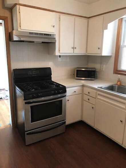 Building Photo - 11 Forrest Dr