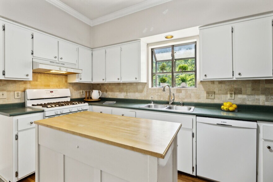 Building Photo - 316 McCoin Dr