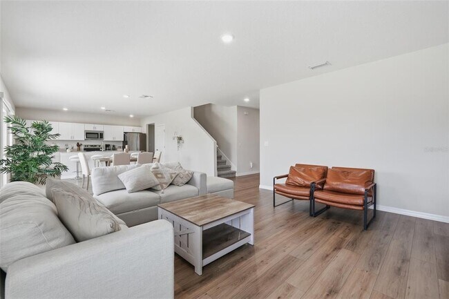 Building Photo - 1330 Current Pl