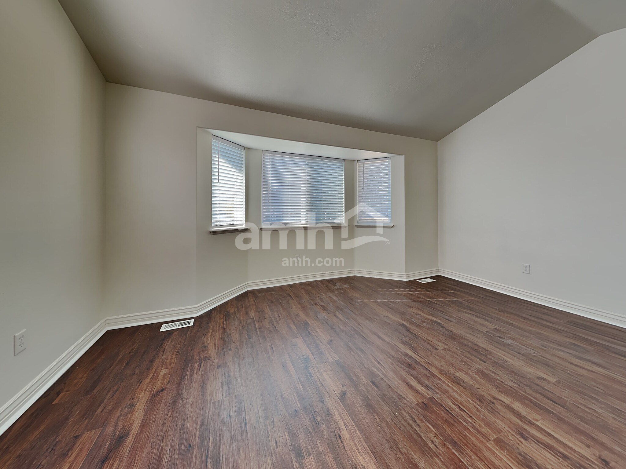 Building Photo - 3672 Nairn Dr