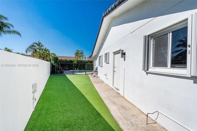 Building Photo - 1820 SW 140th Pl