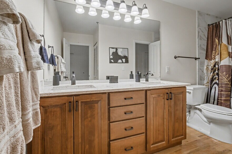 Building Photo - 1555 California St