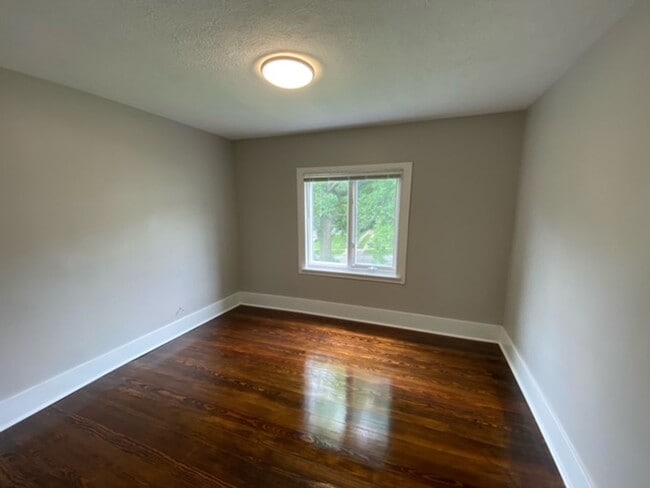 Building Photo - Fully Remodeled 3 Bed 1 Bath!!