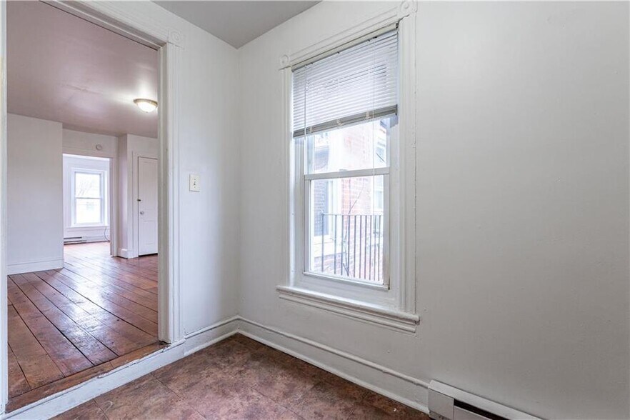 Building Photo - 931 Chew St