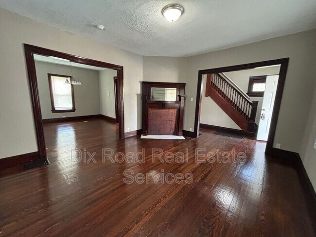 Building Photo - 63 Hallwood Ave