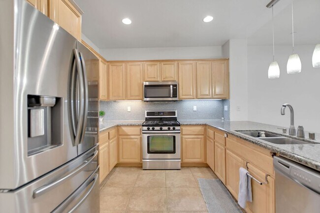 Building Photo - 15723 Parkhouse Dr
