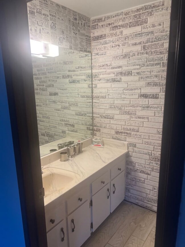 Building Photo - PET FRIENDLY and upgraded spacious home at the top of Makakilo.