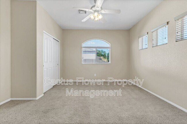 Building Photo - 2524 N Sunrise