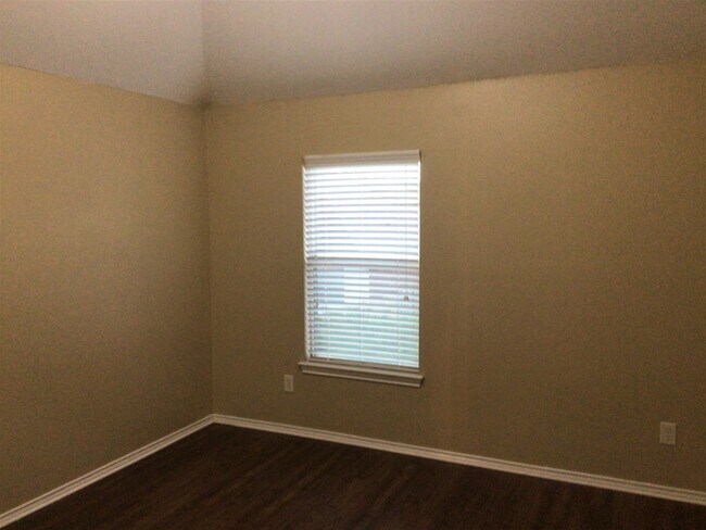 Building Photo - 2718 Lakecrest Way Dr