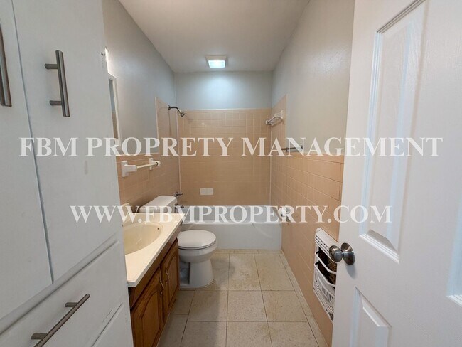 Building Photo - 300 E San Saba Ave