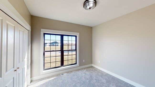 Building Photo - Upgrade to a 3-Bed, 2-Bath House with Extra Space