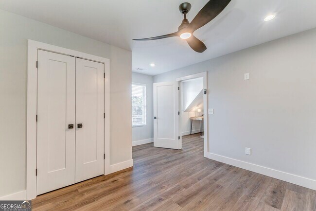 Building Photo - 93 Chateau Dr SE