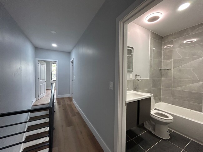 Building Photo - 3 bedroom 1.5 bath house with backyard ava...