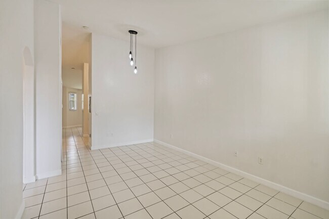 Building Photo - 2-bath condo on the 2nd floor with a newly...
