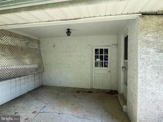 Building Photo - 319 Meetinghouse Ln