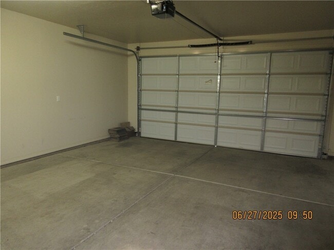 Building Photo - 945 Sheldon Ave