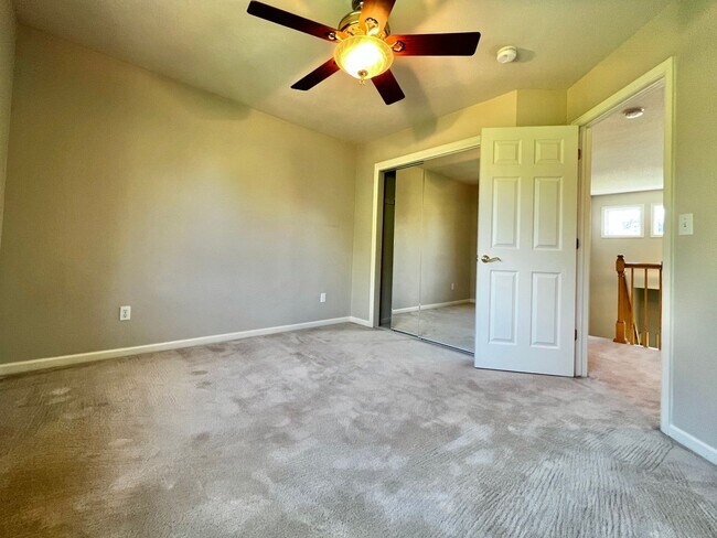 Building Photo - 3 Bed, 3 Bath House in Southeast Fort Coll...