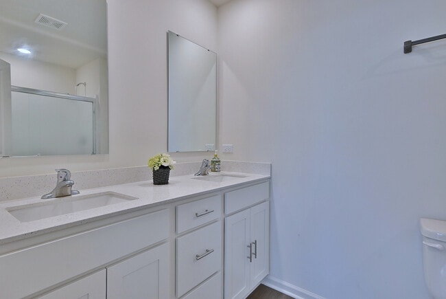 Building Photo - 332 Summit Cir