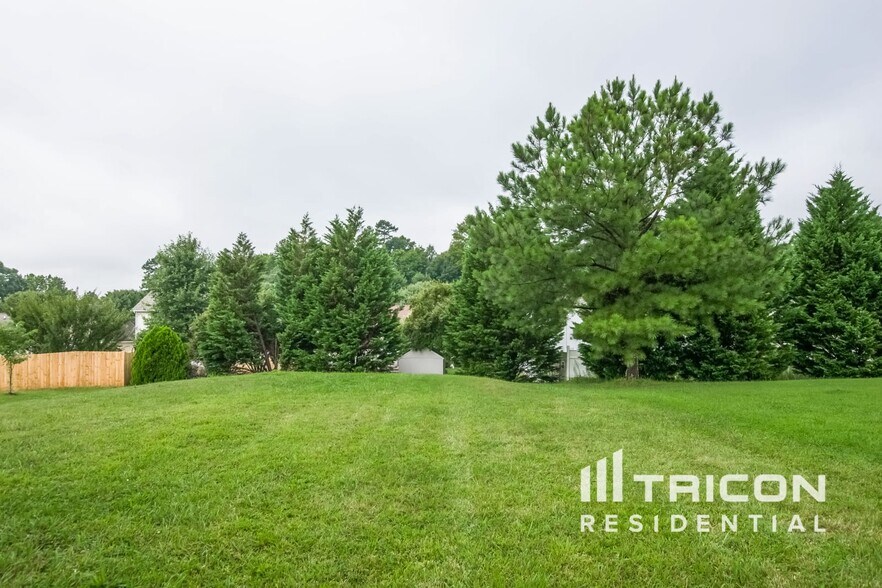 Building Photo - 4643 Fox Thorne Dr