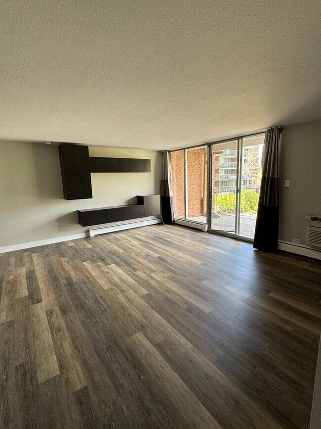 Building Photo - High Rise Condo off 9th and Colorado Blvd