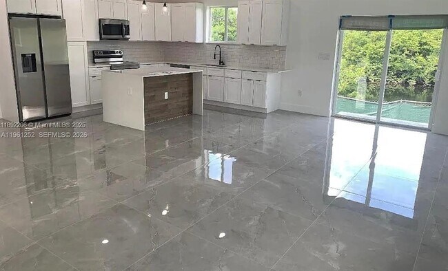 Building Photo - 655 NW 24th Ave