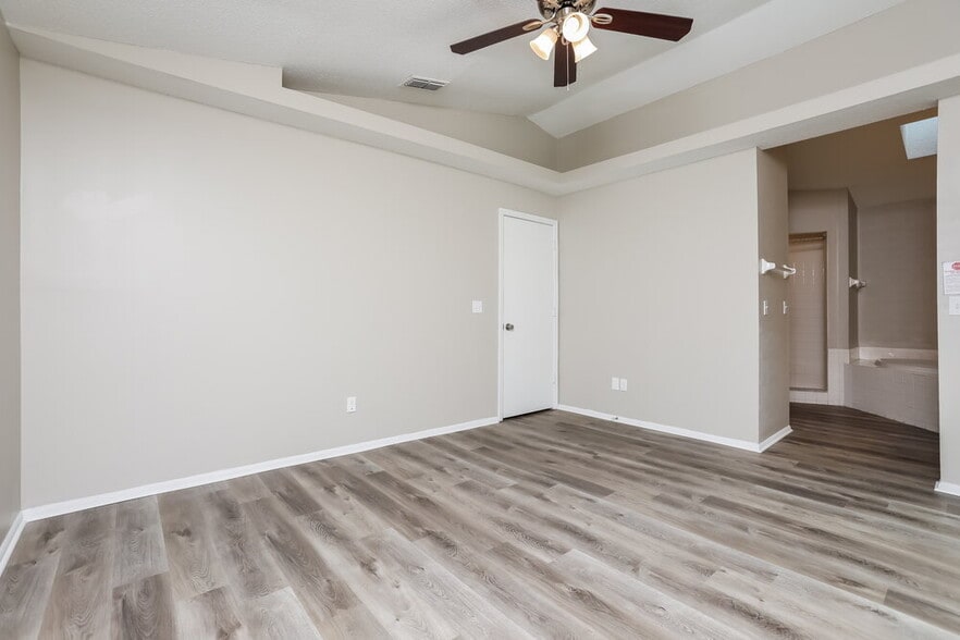Building Photo - 1632 Chatham Cir
