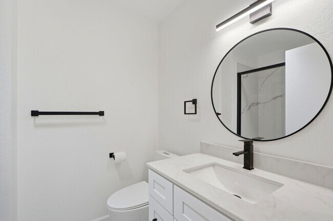 Building Photo - Remodeled 2 Bed, 2 Bath Townhouse in Petaluma's Morningstar Community