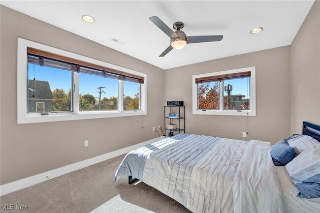 Building Photo - 2227 City View Dr