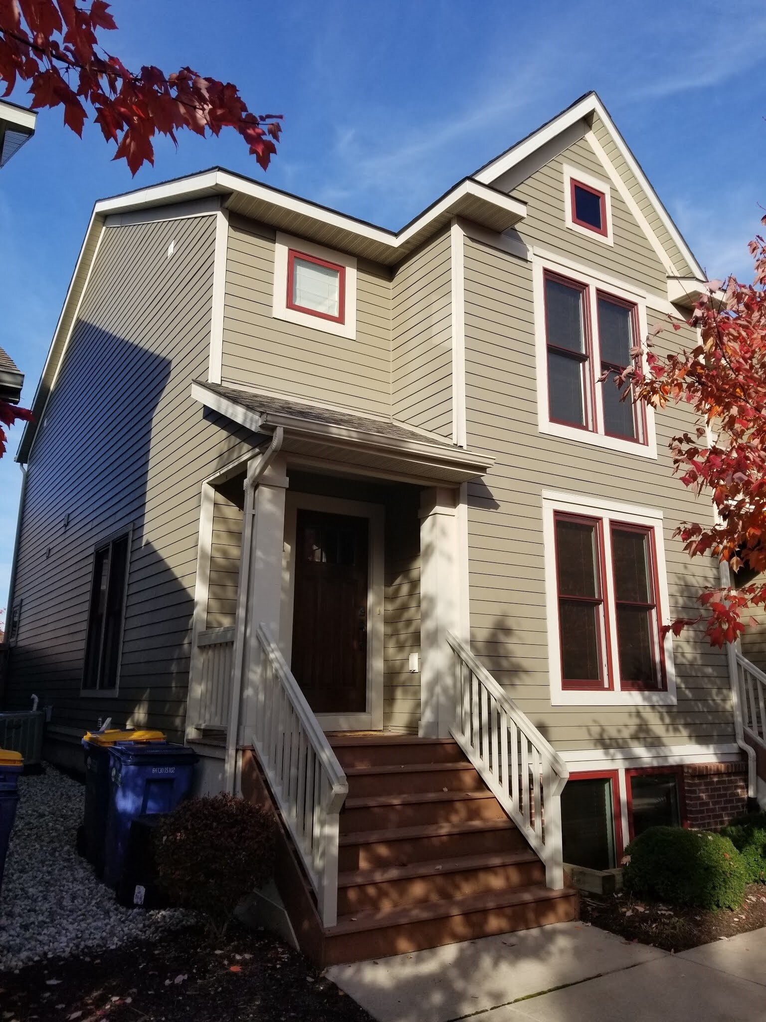 Front entrance - 923 Blodgett St SE