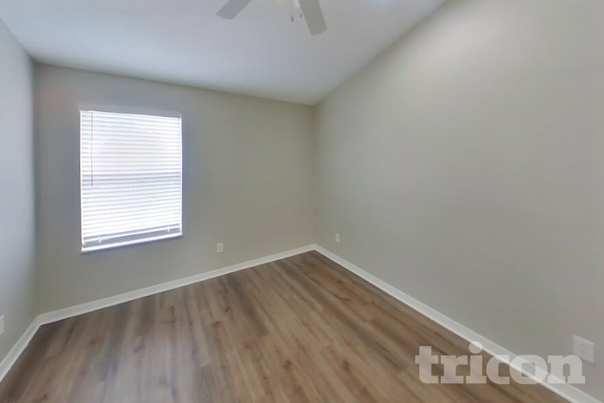 Building Photo - 16651 Midsummer Ln
