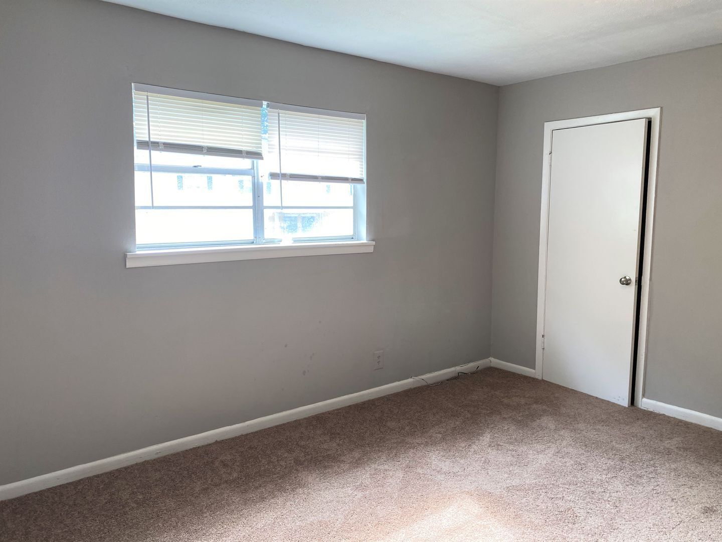 Building Photo - 4053 Log Cabin Dr