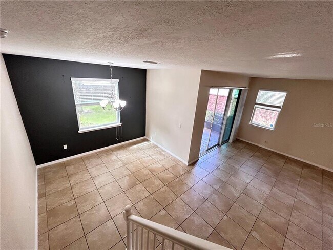 Building Photo - 2000 Traders Cove