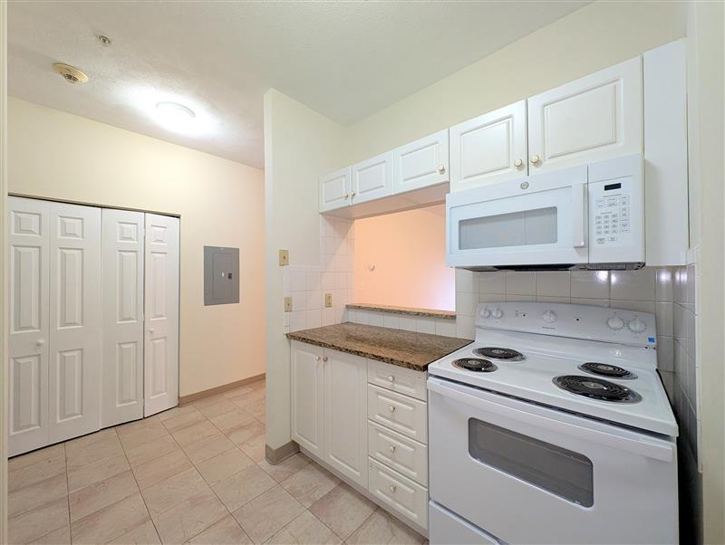 Building Photo - 373 Highland Ave