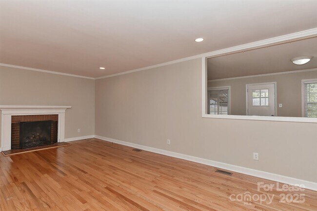 Building Photo - 420 Seneca Pl