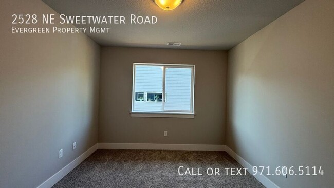 Building Photo - 2528 NE Sweetwater Rd