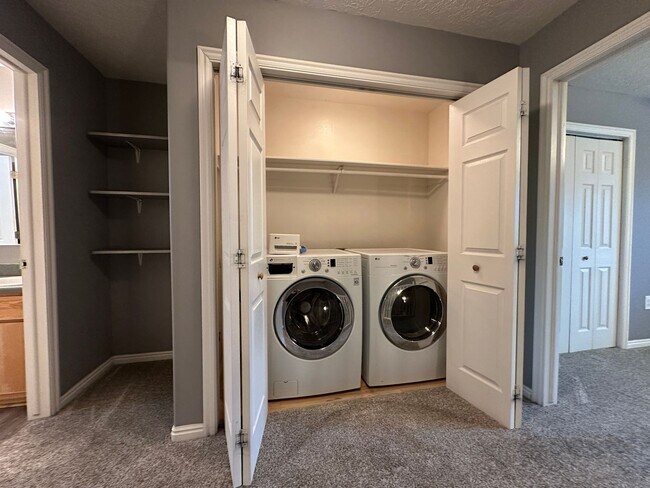 Building Photo - Cute and Cozy 2 Bed, 1.5 Bath Townhome in the Meadows!