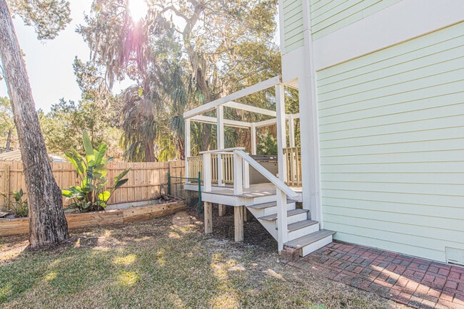 Building Photo - 2247 S Waterman Dr