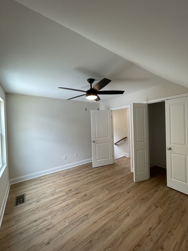 Building Photo - 1944 Lynnbrook Ave