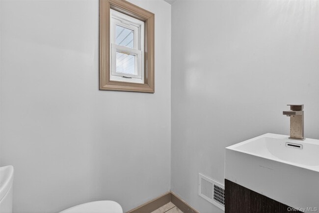 Building Photo - 62 Poplar St